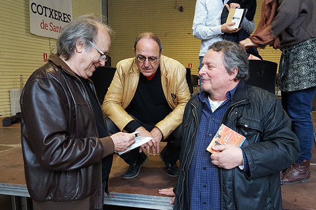 Joan Manuel Serrat, Pere Camps y Ramon Muntaner en la presentación del disco «Cançó de carrer. Cantem Ramon Muntaner». © Xavier Pintanel