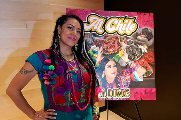 La cantante mexicano-estadounidense Lila Downs posa para Efe durante una entrevista el pasado jueves 2 de mayo en Nueva York. © EFE