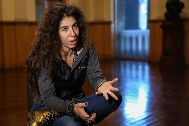 La compositora e intérprete uruguaya Rossana Taddei habla durante una entrevista con Efe el 21 de mayo de 2019, en Montevideo (Uruguay). © EFE