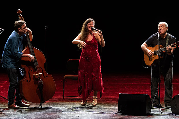 Javier Colina, Sílvia Pérez Cruz y Toquinho. © Universal Music Festival 2019