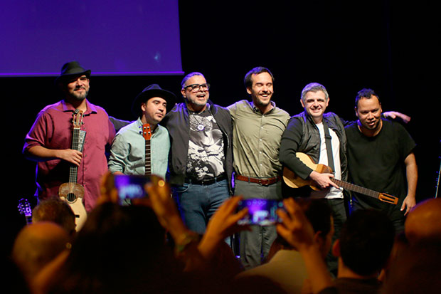 Luis Enrique y el grupo venezolano C4 Trío en la presentación de su disco «Tiempo al tiempo» en el Tradicionàrius de Barcelona el pasado mes de septiembre. © Xavier Pintanel