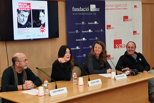 Presentación este pasado miércoles en la sede de la SGAE de Barcelona del espectáculo «Carlos Cano, en clave de Jazz». De izquierda a derecha: Lluís Cabrera, director del Taller de Músics; Giulia Valle; Rusó Sala; y Pere Camps, director del festival BarnaSants. © Xavier Pintanel