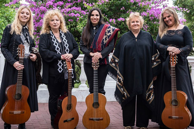 Lucía Ceresani, Marta Suint, Karen Arranz, Susana Repetto y Mariela Acevedo.