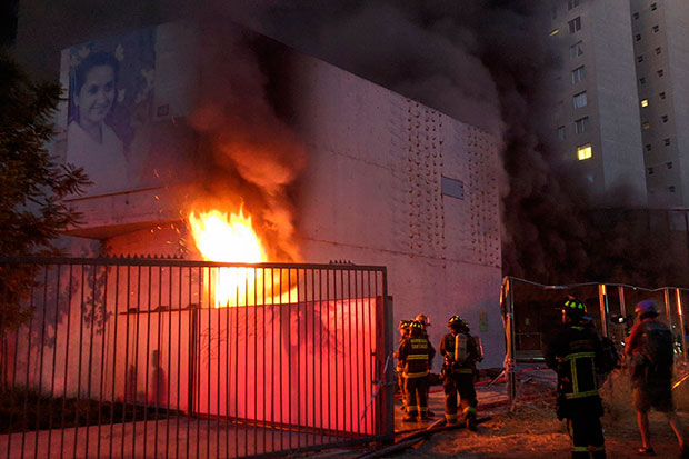 Incendio en el Museo Violeta Parra.