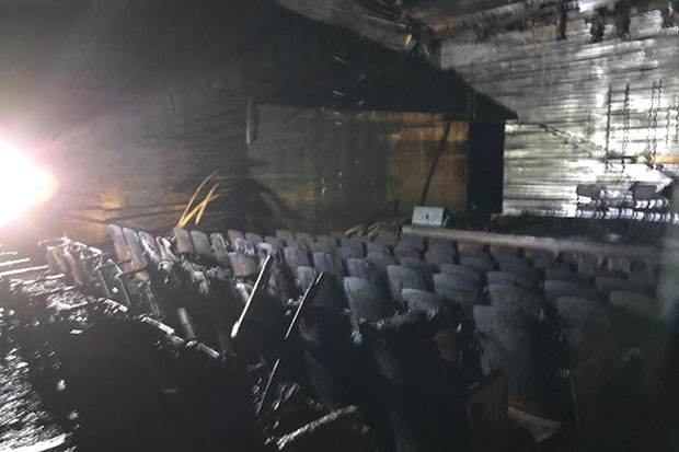 Estado en el que quedó el auditorio «Antar» después del incendio. © Museo Violeta Parra
