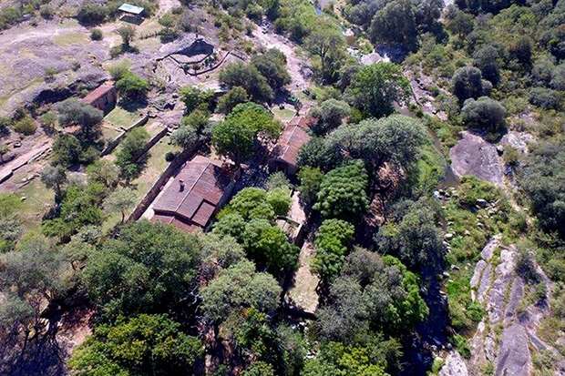 Vista aérea de «Agua Escondida», como bautizaron a su casa.