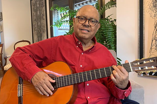 Pablo Milanés presenta la canción «Vestida de mar», grabada durante el confinamiento.