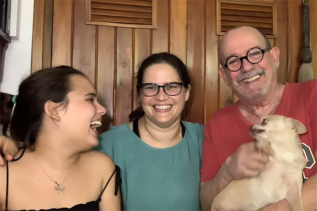 Malva Rodríguez, Niurka González y Silvio Rodríguez en un fotograma del videoclip «Danzón para la espera».