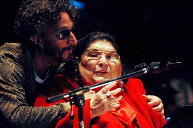 Mercedes Sosa impulsó y abrazó a artistas de diversos géneros, como Fito Paéz.