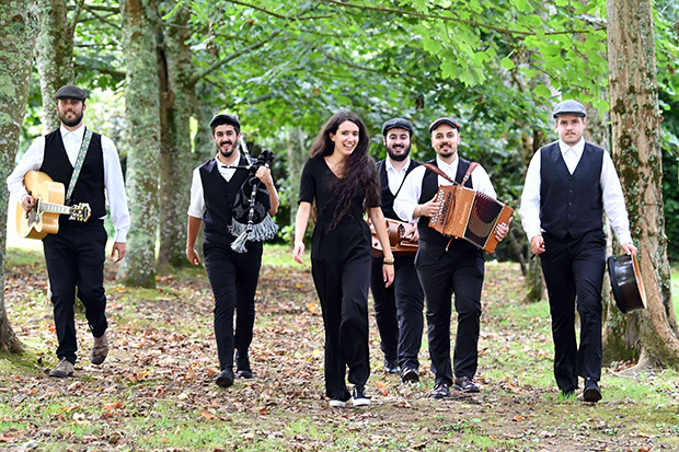 La banda gallega de folk Dequenvessendo. © Víctor Echave