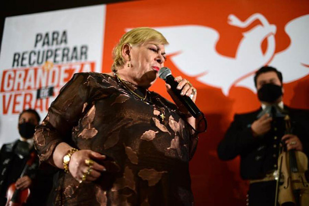 Francisca Viveros, más conocida como Paquita la del Barrio, participa en un acto de campaña el 20 de abril del 2021, en el municipio de Xalapa, estado de Veracruz (México). © EFE|Ángel Hernández