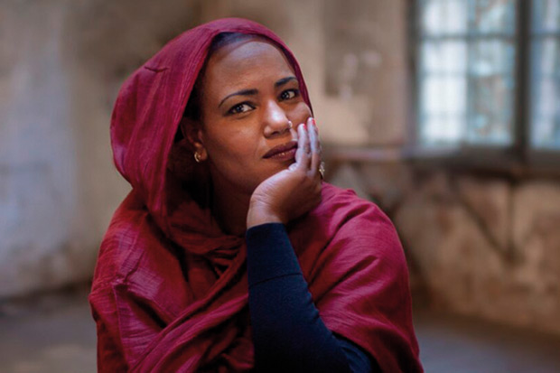 Aziza Brahim i Cafè d'Alger.