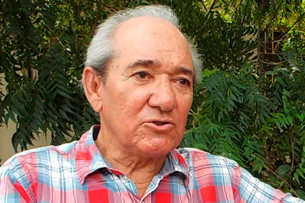 El poeta cubano Renael González.