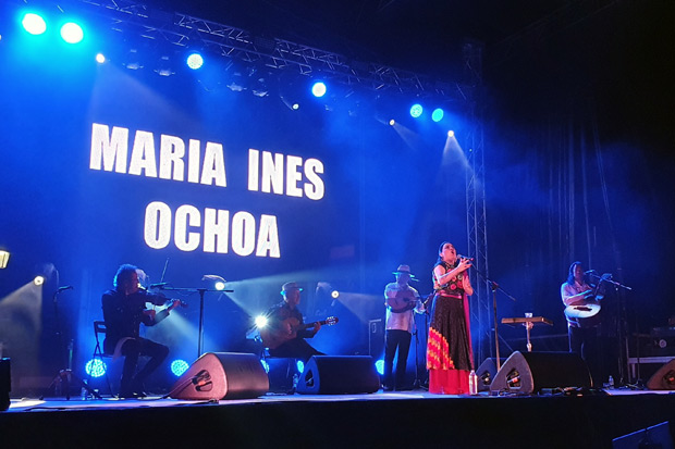 La mexicana María Inés Ochoa ofreció con concierto cargado de fuerza, potencia vocal y compromiso, en el que incluyó un homenaje a su madre Amparo Ochoa. © Xavier Pintanel