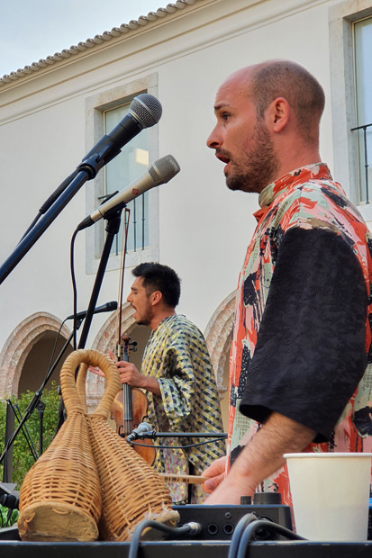 La banda argentina Proyecto Chimú está formado por el cordobés Juan Iñaqui y el santiaguero Pablo Farhat en una fusión de folclore y cancionística. Raíz y canción de autor. © Xavier Pintanel