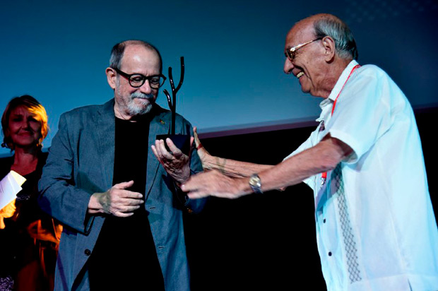Silvio Rodríguez recibió el Coral de Honor del Festival de Cine. © ACN|Omara García Mederos
