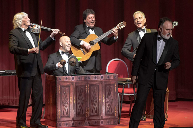 Les Luthiers.