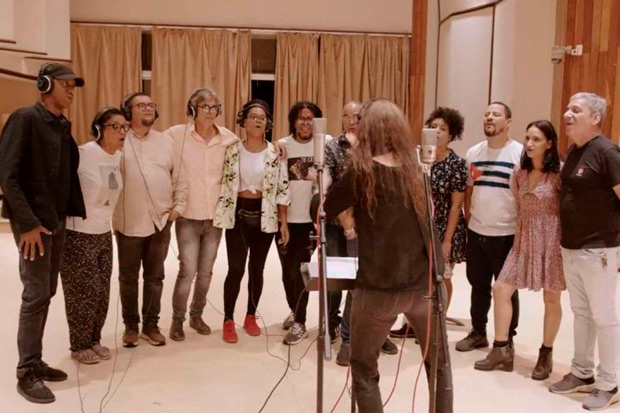 Fotograma del videoclip «No hacen falta alas».
