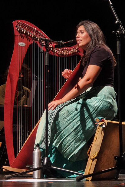 La portuguesa Sara Vidal, en otros tiempos la emblemática voz de Luar Na Lubre, presentó su trabajo «Matriz». © Xavier Pintanel