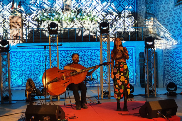 El dúo formado por la cantante y flautista Magalí Sare y el contrabajista Manel Fortià. © Xavier Pintanel