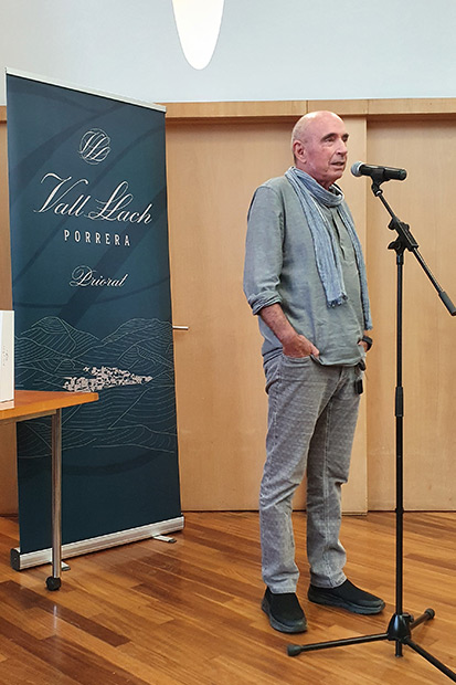 Lluís Llach en la entrega de la décimo sexta edición de los premios Miquel Martí i Pol del Certamen Terra i Cultura, en la sede de la SGAE en Barcelona. © Xavier Pintanel