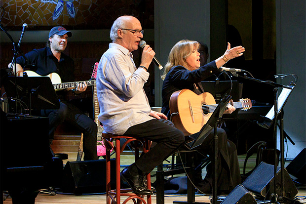 Joan Isaac con Maria del Mar Bonet. © Anna Munujos