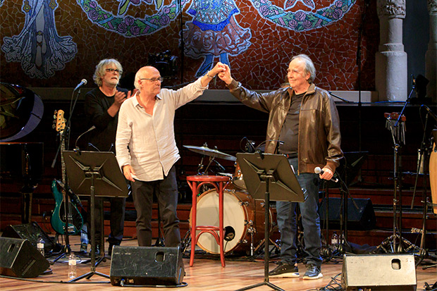 Joan Isaac con Joan Manuel Serrat. © Anna Munujos