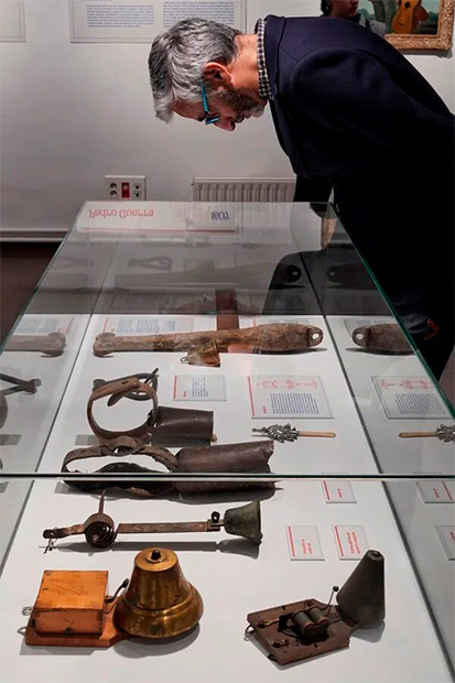 Inauguración de la exposición «Fabricantes de tonadas. Constructores de instrumentos musicales en Valladolid», en la Sala Municipal de Exposiciones de la Casa Revilla. © EFE|Nacho Gallego