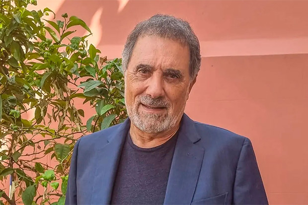 Toni Cruz.