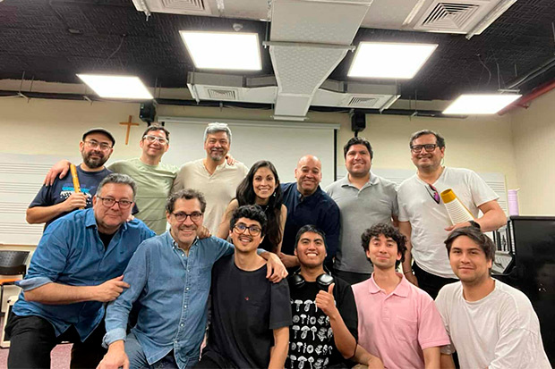 Los músicos chilenos del Colectivo Dialéctico con Patricio Wang. © Colectivo Dialéctico