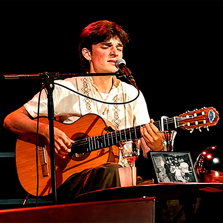 Manu Estrach. &copy; Carles Gr&agrave;cia Escarp