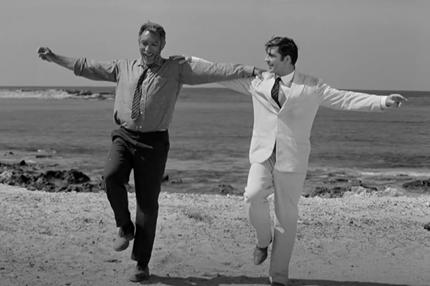 El baile de Anthony Quinn en la playa de Stavros con m&uacute;sica de Mikis Theodorakis, en la pel&iacute;cula &laquo;Zorba el griego&raquo; (1964) de Michael Cacoyannis.