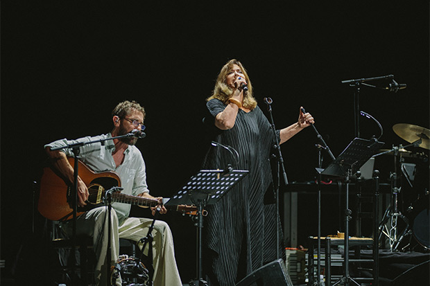 Maria del Mar Bonet con Borja Penalba. &copy; Beth Magre