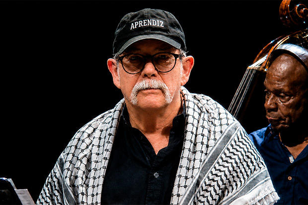 Silvio Rodríguez con la kufiya palestina. © Xavier Pintanel Silvio Rodríguez con la kufiya palestina. © Xavier Pintanel