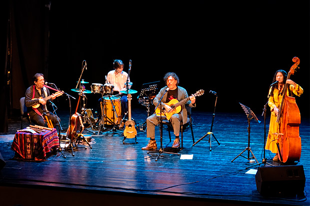 Claudio Araya, Javiera Paredes, Manuel Garc&iacute;a y Brisalia. &copy; Xavier Pintanel